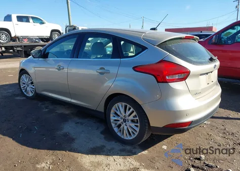 2018 Ford Focus Titanium z USA, uszkodzony, nr VIN 1FADP3N28JL271872